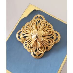 Vintage Lisner Gold Tone Layered Brooch